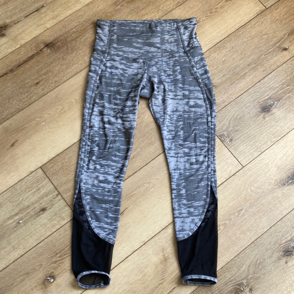 Lululemon Beat The Heat Tight Cropped Legging Black Gray Women's Size 6